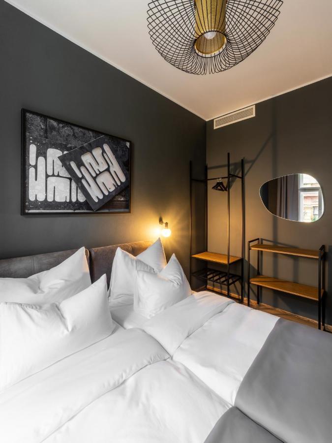 The Viaduct - & Otel Prag